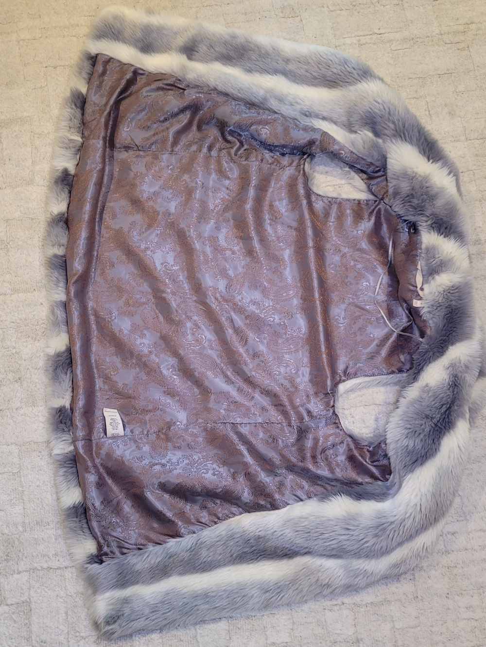 SOFT SURROUNDINGS Faux Fur Sleeveless Vest Coat Gray White Stripe Women's Size M - Picture 8 of 8